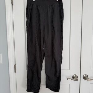 Faherty Arlie Tapered Pant in Faded Black - L